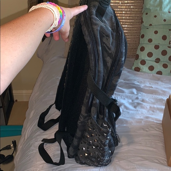 Almost brand new Nfinity backpack been used once - Picture 3 of 3